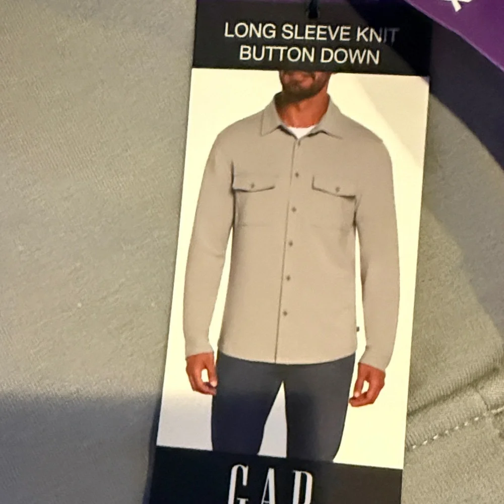GAP Men's Casual Light Gray Button Down Shirt